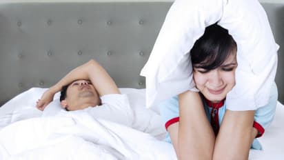 గురకపెడుతున్నాడని.. బాయ్ ఫ్రెండ్ ని కాల్చేసిన మహిళ