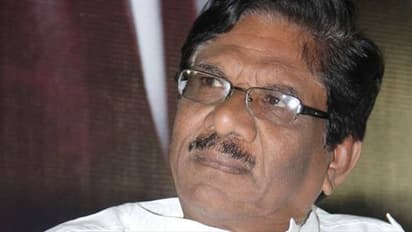 இயக்குநர் பாரதிராஜா வீட்டில் 1 லட்சம் மதிப்புள்ள ஐ போனை ஆட்டயப் போட்ட பலே கில்லாடிகள்...