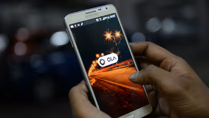 कैब में बैठी महिला के सामने ‘ब्लू फिल्म’ देख ओला ड्राइवर करने लगा गंदा काम