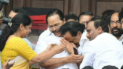 மு.க.ஸ்டாலினை மீறி எதுவும் செய்ய முடியாது... வேலூருக்கு வராதேம்மா... கனிமொழியிடம் துரைமுருகன் கெஞ்சல்..!