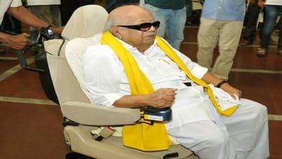 కరుణానిధి వీల్చైర్ వెనుక ఉన్న కథ ఇదీ