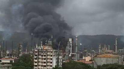 ഭാരത് പെട്രോളിയം പ്ലാന്റില് തീപ്പിടുത്തവും പൊട്ടിത്തെറിയും; 21 പേര്ക്ക് പരിക്ക്