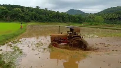 కూలీ డబ్బులు అడిగితే డ్రైవర్ను చంపాడు