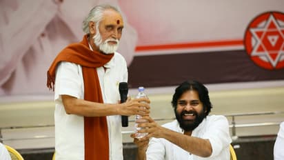 బీసి, బ్రాహ్మణ సంఘాల సమావేశంలో పవన్ కళ్యాణ్ ఫోటోలు