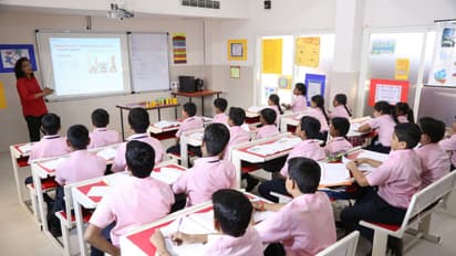 தனியார் பள்ளிகள் எல்லாம் ஒன்றுமே இல்லை! இந்த அரசுப் பள்ளியில் மக்கள் செய்திருக்கும் மாற்றத்திற்கு முன்னால்...