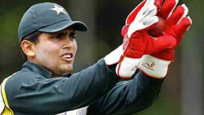 జోక్ చేయకండి.. చెత్త ఆటగాడు.. బెస్ట్ వికెట్ కీపరేంటీ..?