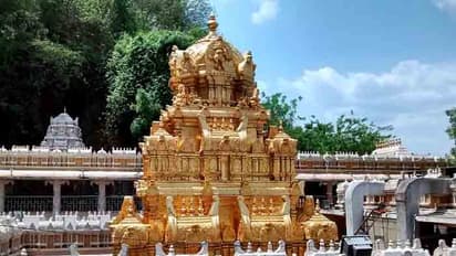 దుర్గగుడి వ్యవహారాలపై ప్రభుత్వం సీరియస్.. ఈవో పద్మపై వేటు