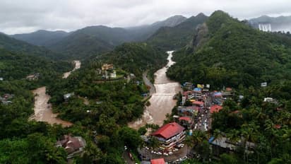 കനത്തമഴ: വൈദ്യുതിയും റേഞ്ചുമില്ല; പ്ലസ് വൺ അലോട്ട്‌മെന്‍റിന് രജിസ്റ്റര്‍ ചെയ്യാനാകാതെ തോട്ടം മേഖലയിലെ കുട്ടികൾ