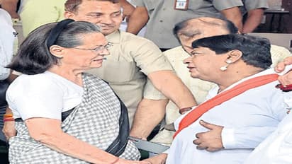 వేషాలు: ఎంపీ శివప్రసాద్ పై తమన్నా ఫిర్యాదు, కేసు నమోదు