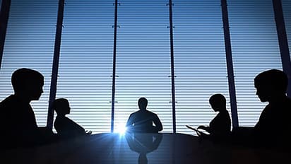 சிவகங்கையில் வருவாய்த் துறை அலுவலர்கள் திடீர் கூட்டம்; அனைத்து அதிகாரிகளையும் இடமாற்றம் செய்யணுமாம்...