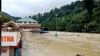 കന്നിമാസ പൂജ: പമ്പയില് ആറടി ഉയരത്തില് മണ്ണ്, ശുചീകരണം വൈകും