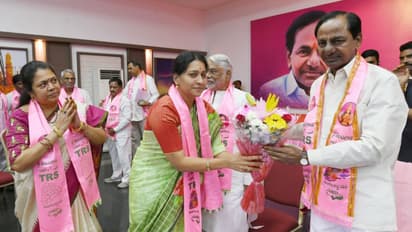 టీఆర్ఎస్ కార్యవర్గ సమావేశం...తెలంగాణ భవన్కు చేరుకున్న కేసీఆర్