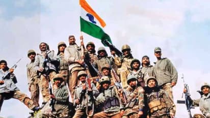 यह फिल्में हैं खास, देश के लिए हुए कुर्बान वीर जवानों की याद में