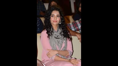 రితికా సింగ్ ఫోటో గ్యాలరీ