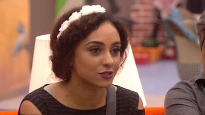 'സുരേഷേട്ടന് നമ്മുടെ അടുപ്പം ഇഷ്ടമല്ലെന്നത് ഒരു തോന്നലാണോ?' ശ്രീനിഷിനോട് പേളി