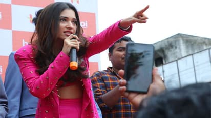 భీమవరం వెళ్లిన తమన్నా.. పవన్ ని కలుస్తారా..? అభిమాని ప్రశ్న!