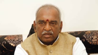 பொன்னாருக்கு ஆணவம் அதிகமாகிடுச்சு! காசையும் வெளியே எடுக்க மாட்டேங்கிறார்! : போட்டுப் பொளக்கும் அ.தி.மு.க!