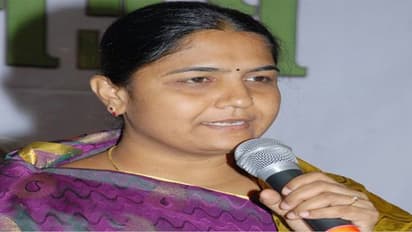 మాజీ మంత్రి సునీతా లక్ష్మారెడ్డి అరెస్ట్