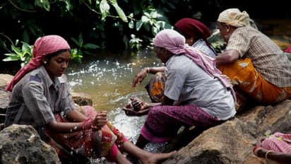 நிலமற்று உழைக்கும் மக்களுக்கு 'மேற்கு தொடர்ச்சி மலை' படத்தை சமர்பித்த விஜய் சேதுபதி..!
