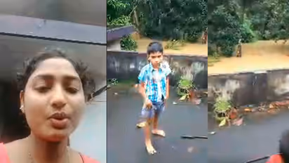 ചെങ്ങന്നൂരിൽ ടെറസിന് മുകളിൽ ഒറ്റപ്പെട്ട് കുടുംബം: സഹായം അഭ്യർത്ഥിച്ച് ഫേസ്ബുക്ക് ലൈവ്