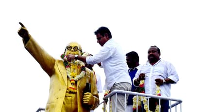 కరీంనగర్లో మంత్రుల సందడి: సుడిగాలి పర్యటన చేసిన కేటీఆర్, ఈటల(ఫోటోలు)