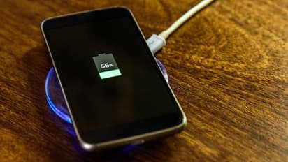 മൊബൈല് ചാര്ജ്ജ് ചെയ്യുന്നതിനിടെ പൊട്ടിത്തെറിച്ച് യുവാവിന് പരിക്കേറ്റു