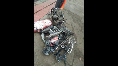 ಹಳಿ ದಾಟುವಾಗ ಬೈಕ್ ಬಿಟ್ಟು ಓಡಿದ ಭೂಪ: ತಪ್ಪಿದ ಭಾರೀ ಅನಾಹುತ!