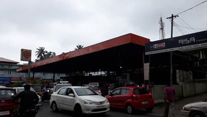 വയനാട്ടില് ഇന്ധനം തീരുന്നു ; സ്റ്റോക് ഉണ്ടെന്നും ആശങ്ക വേണ്ടെന്നും പോലീസ്