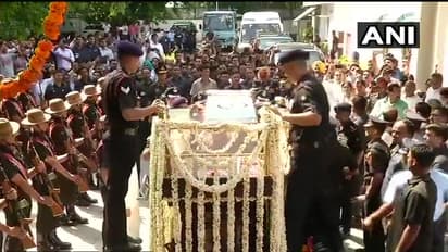 ಬಿಜೆಪಿ ಕಚೇರಿಯತ್ತ ವಾಜಪೇಯಿ ಪ್ರಾರ್ಥೀವ ಶರೀರ!