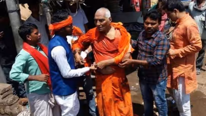 వాజ్ పేయీ అంత్యక్రియలు.. స్వామి అగ్నివేష్ పై దాడి