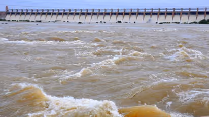 తుంగభద్రకు భారీగా వరద: 33 గేట్లు ఎత్తివేత