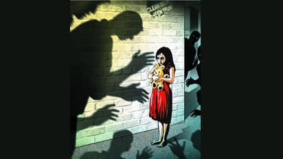 76 ఏళ్ల వయస్సులో చిన్నారులపై లైంగిక వేధింపులు: రాత్రి గదిలో ఇలా...