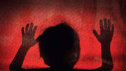 కొడుకుకు వాతలు పెట్టిన తల్లి