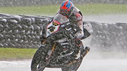 ప్రాణం తీసిన అతివేగం... రోడ్డు ప్రమాదంలో ముగ్గురు యువకుల దుర్మరణం