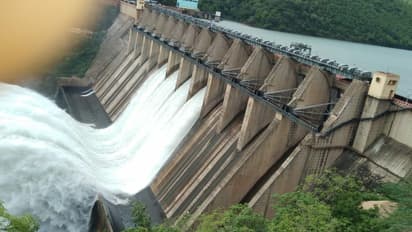 సరిగ్గా నెల రోజులకు: శ్రీశైలం వద్ద మరోసారి విరిగిపడ్డ కొండచరియలు, ఎందుకంటే?