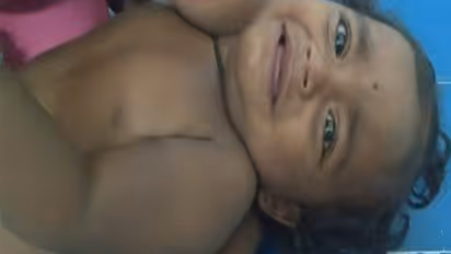 కంటి వెలుగు కార్యక్రమంలో అపశృతి...పురుగుల మందు తాగిన రెండేళ్ల చిన్నారి