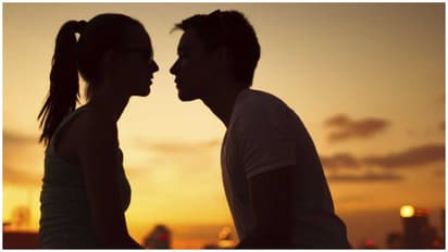 వివాహేతర సంబంధం: బెలూన్‌తో భార్య, కూతురును చంపాడు