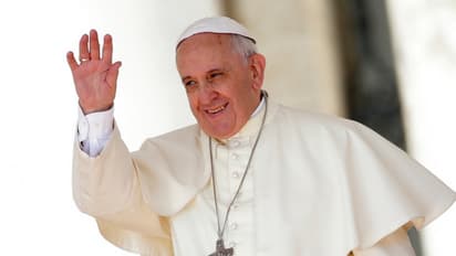 സ്വവര്‍ഗ്ഗാനുരാഗികളായ പുരോഹിതര്‍ സഭാ വസ്ത്രം ഉപേക്ഷിക്കണം: പോപ്പ് ഫ്രാന്‍സിസ്