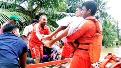 1.3 ലക്ഷംപേര് ഇപ്പോഴും ക്യാമ്പില്; പത്തനംതിട്ടയില് പ്രളയകാലത്തെ ഏറ്റവും വലിയ രക്ഷാപ്രവര്ത്തനം അവസാനിച്ചു