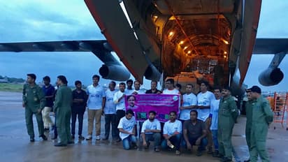 50 వాటర్ ప్లాంట్ లను కేరళకు తరలించిన తెలంగాణ ప్రభుత్వం (ఫోటోలు)