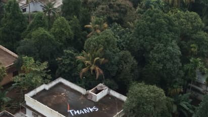 ರಕ್ಷಿಸಿದ ಕಮಾಂಡರ್ಗೆ ಗರ್ಭಿಣಿ ಥ್ಯಾಂಕ್ಸ್ ಹೇಳಿದ್ದು ಹೀಗೆ!