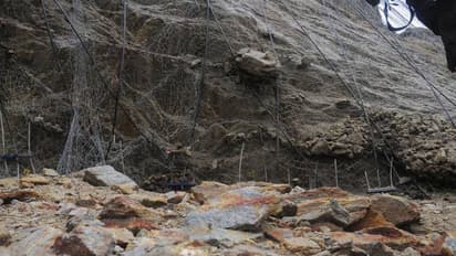 కృష్ణా జిల్లాలో భారీ వర్షాలు, కనకదుర్గమ్మ భక్తులకు తప్పిన పెను ప్రమాదం