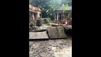 వరదల్లో కేరళ.. యూఏఈ రూ.700కోట్ల సాయానికి కేంద్రం నో..