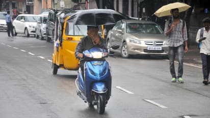 హైదరాబాద్ వర్షాలు : ఈ రోడ్ల దుస్థితి చూడండి (ఫోటోలు)