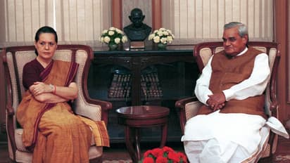 ಈಗ್ಲಾದ್ರೂ ನಗ್ರಿ; ಸೋನಿಯಾರತ್ತ ಅಟಲ್ ಬಿಟ್ಟ ಬುಗ್ರಿ!