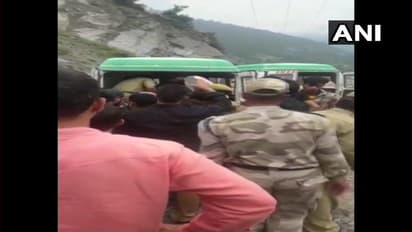 లోయలో పడ్డ బస్సు: జమ్మూలో 12మంది మృతి