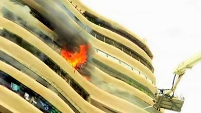 ప్యారెల్ క్రిస్టల్ టవర్ లో మంటలు: నలుగురు మృతి