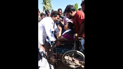 పాయకరావుపేటలో వైఎస్ జగన్మోహన్రెడ్డి 242వ రోజు ప్రజాసంకల్పపాదయాత్ర (ఫోటోలు)