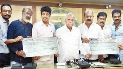 ಕೊಡಗು,ಕೇರಳಕ್ಕೆ ವಾಣಿಜ್ಯ ಮಂಡಳಿಯಿಂದ 25 ಲಕ್ಷ ರೂ.