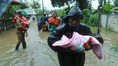 Kerala floods: Mr Tharoor, PM Modi is only continuing Manmohan's policy on accepting foreign aid